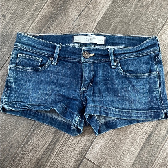 Abercrombie & Fitch Indigo Denim Short Shorts - Picture 3 of 4